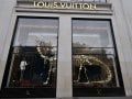 Illustration of our post "Louis Vuitton window Displays: the most beautiful and their marketing role"