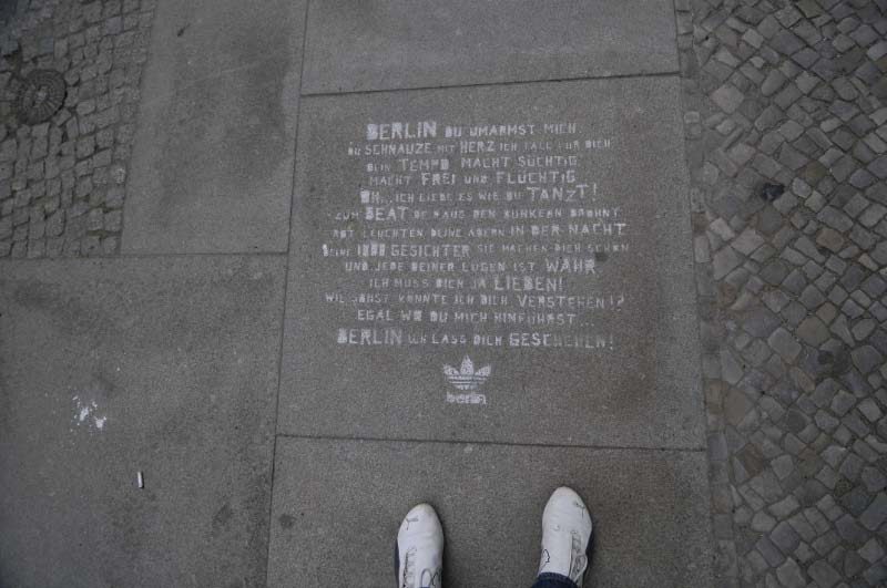 Des graffitis mystérieux à la gloire d’Adidas ?