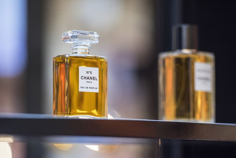 Marketingonderzoek: welke factoren zetten aan tot het aankopen van iconische luxeproducten