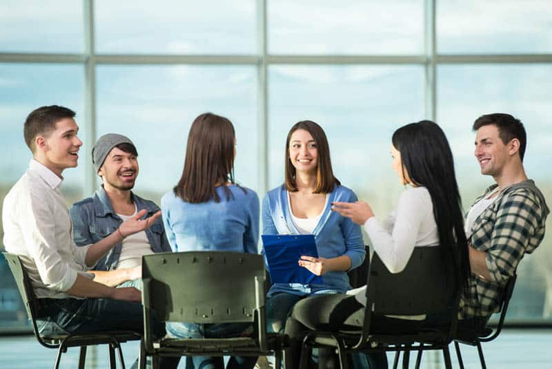 Qualitative interviews: can AI replace respondents?