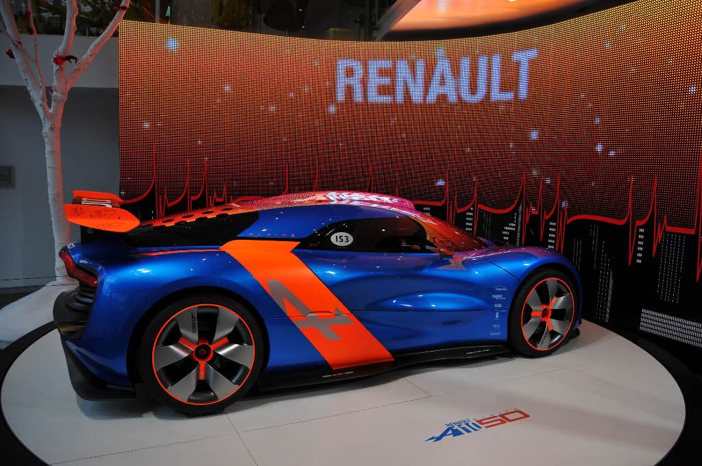 L’invasion des nouvelles technologies dans les flagship stores des marques automobiles