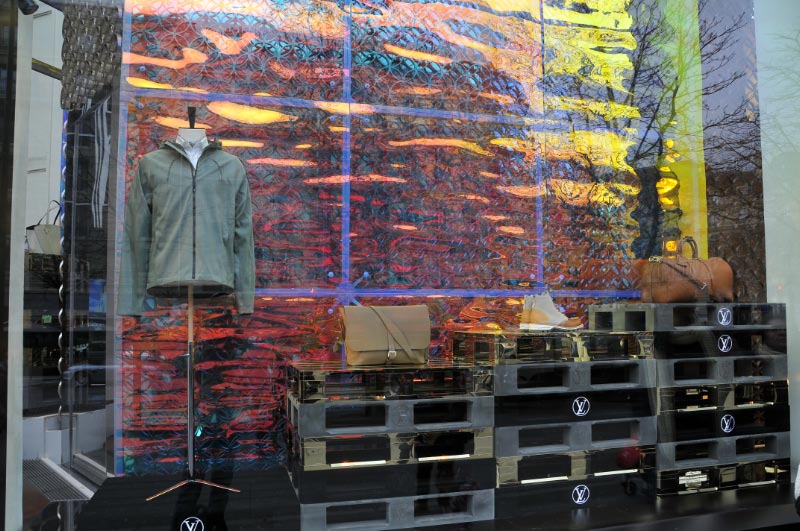 Vuitton creates once again attractive store windows